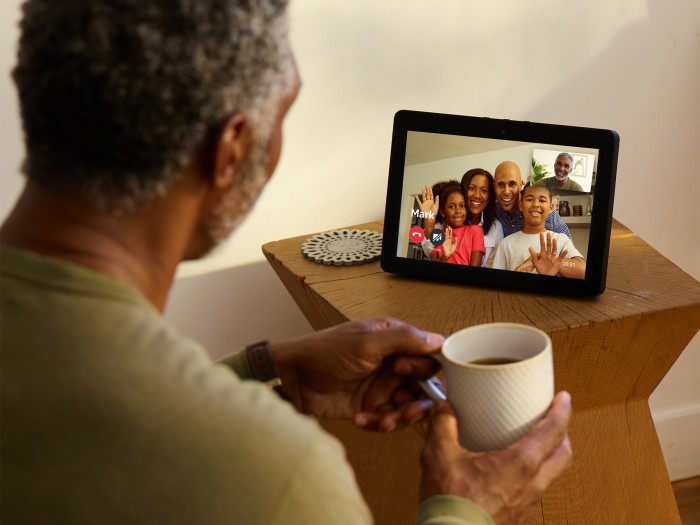 Echo Show mit 10-Zoll-Display (Bild: Amazon)